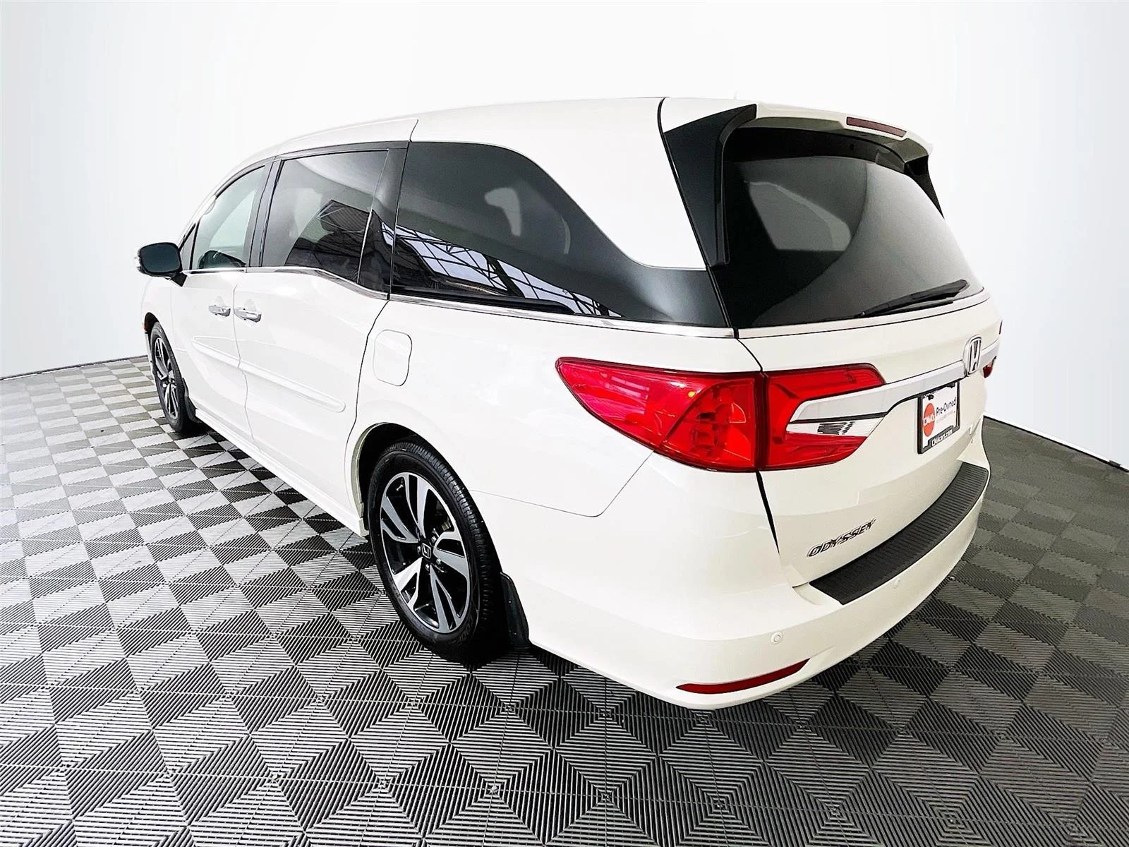 Used 2019 White Diamond Pearl Honda Elite image 6