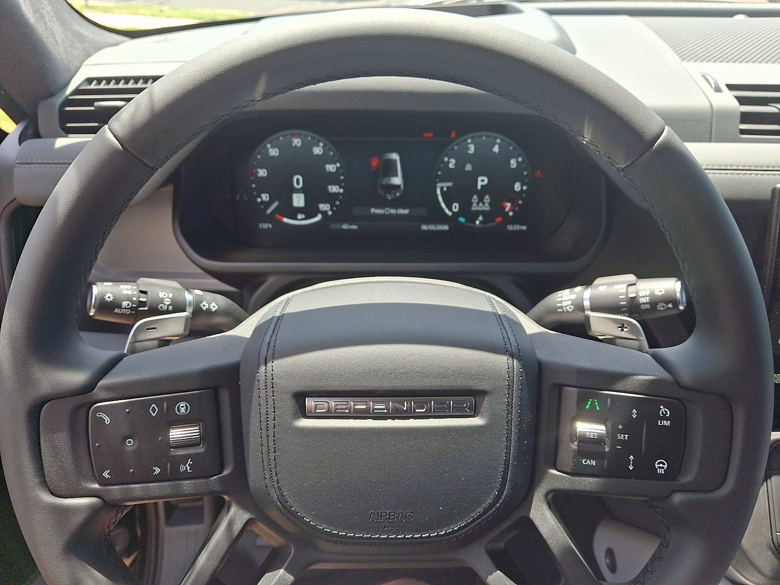 2026 Land Rover Defender V8 - Photo 12