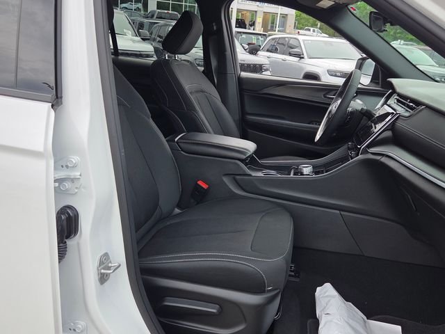 Used 2025 White Jeep Laredo image 15