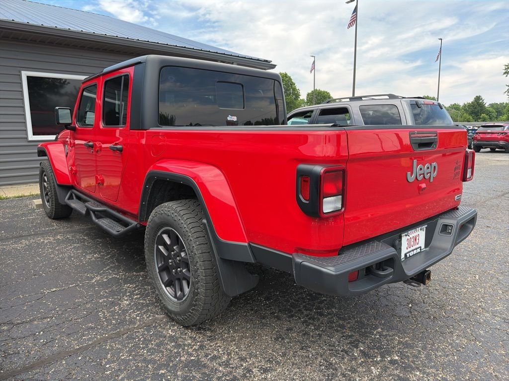 Used 2022 Red Clearcoat Jeep Overland image 3