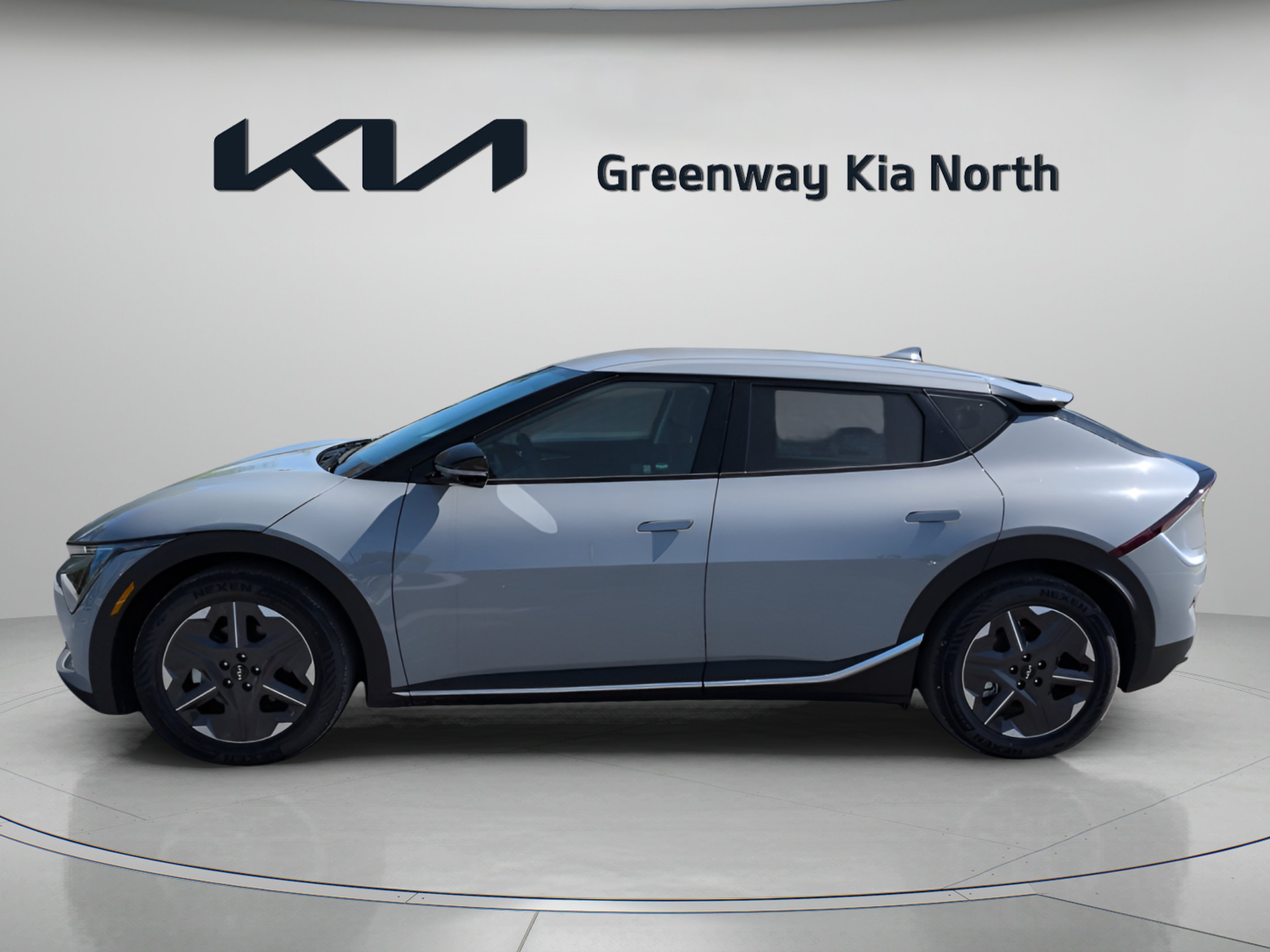New 2026 Wolf Gray Kia Light Long Range image 5