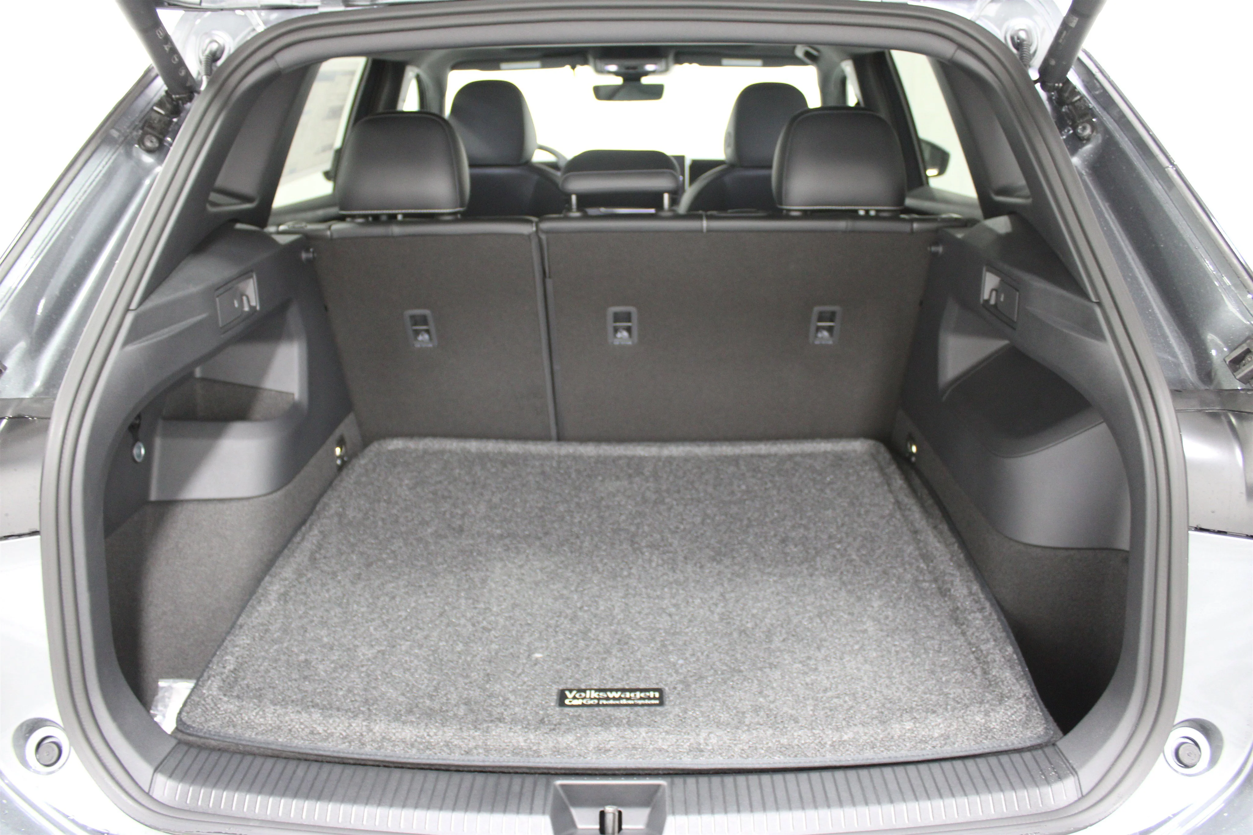 New 2026 Platinum Gray Metallic Volkswagen SE R-Line Black image 21