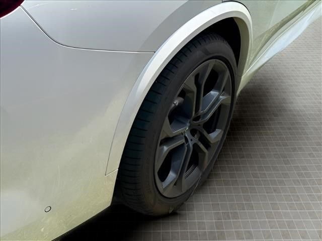 Used 2019 White BMW xDrive50i image 13