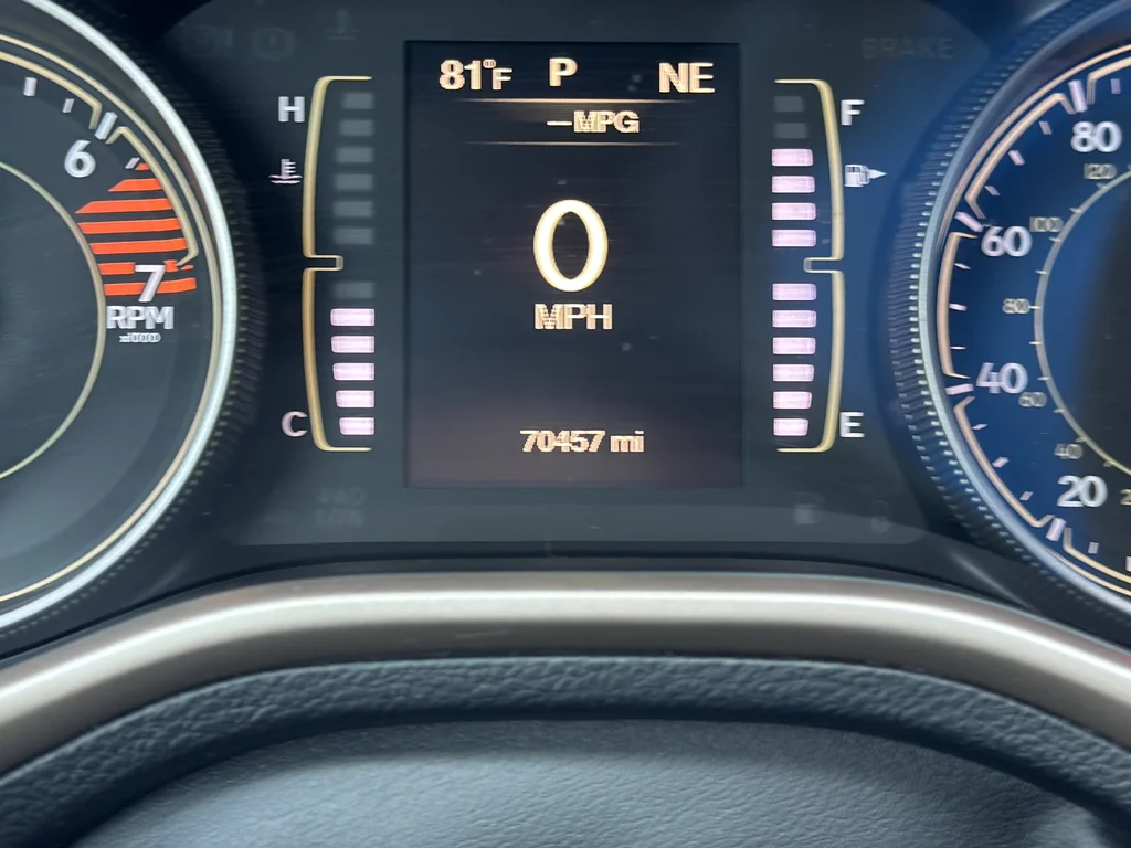 Used 2017 Red Jeep Latitude image 12