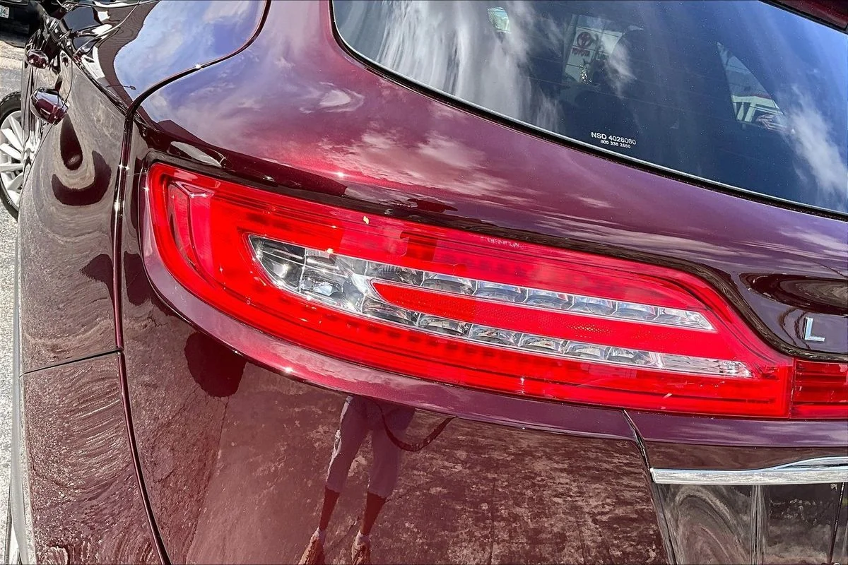 Used 2019 Red Lincoln Standard image 23