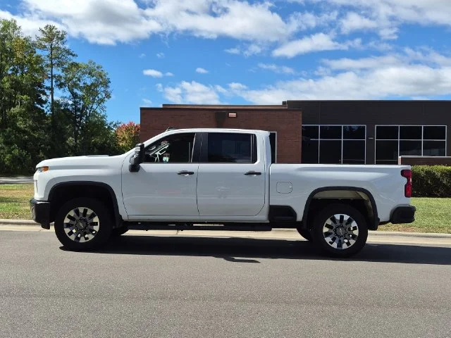 Used 2023 White Chevrolet Custom image 10