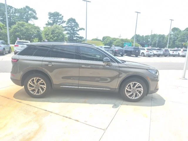 Used 2025 Gray Lincoln Premiere image 3