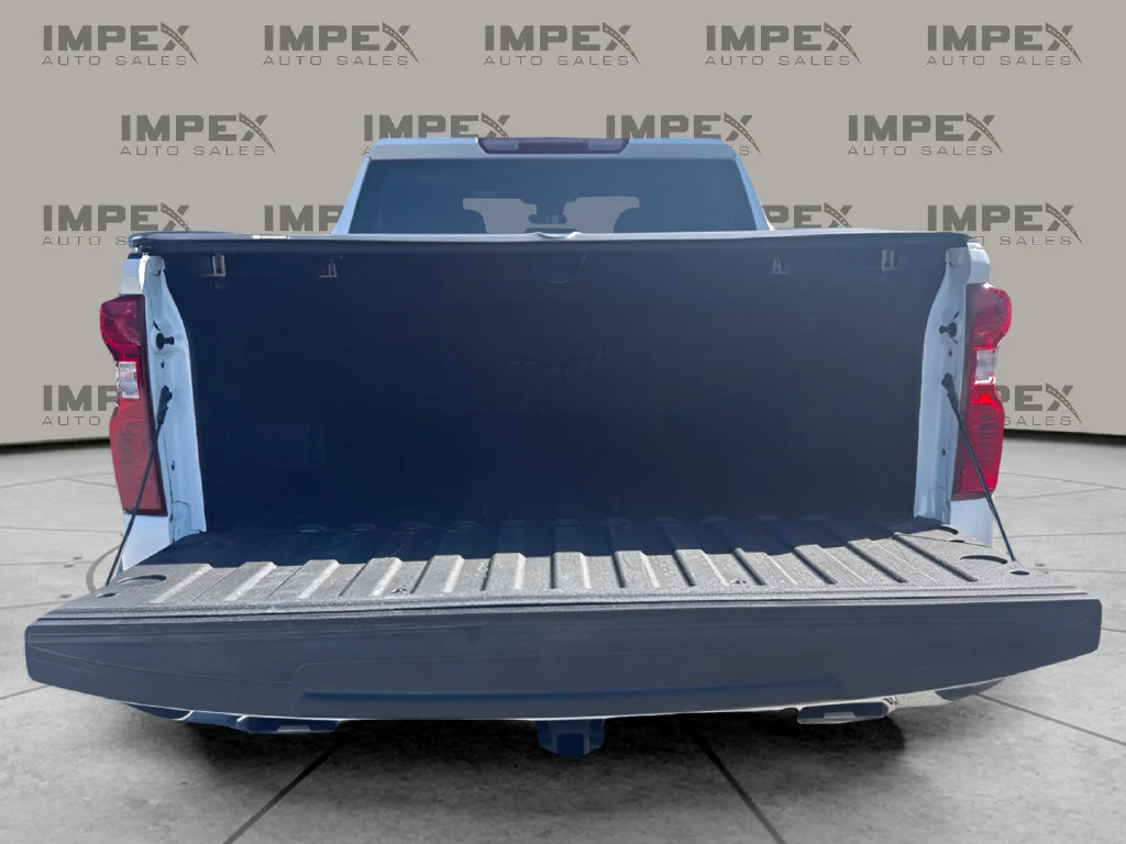 Used 2025 White Chevrolet LT image 24