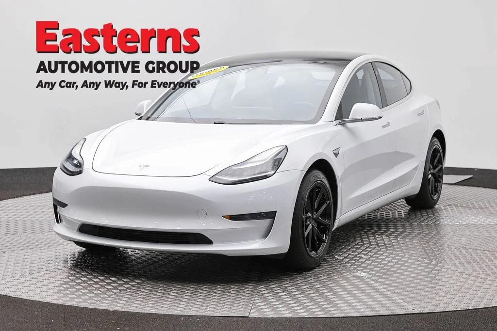Used 2019 White Tesla Standard Range Plus image 1