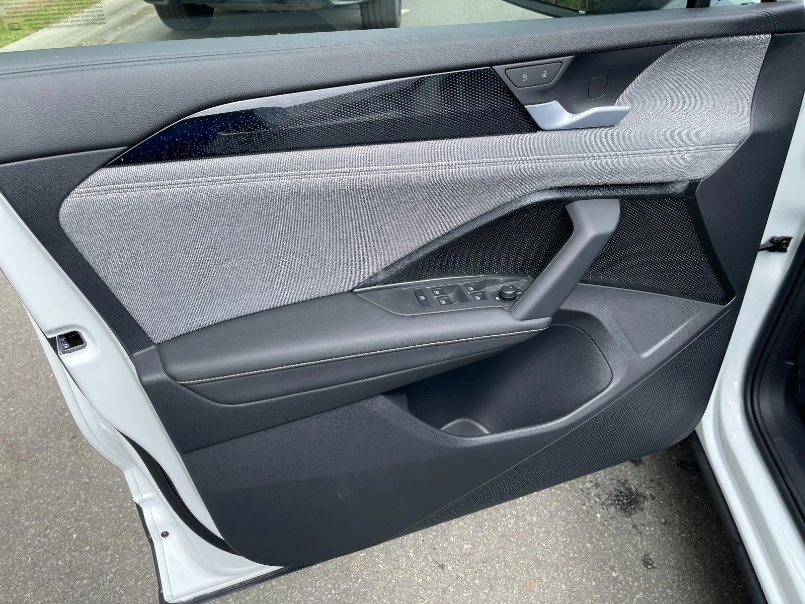 New 2026 pure white Volkswagen S image 13