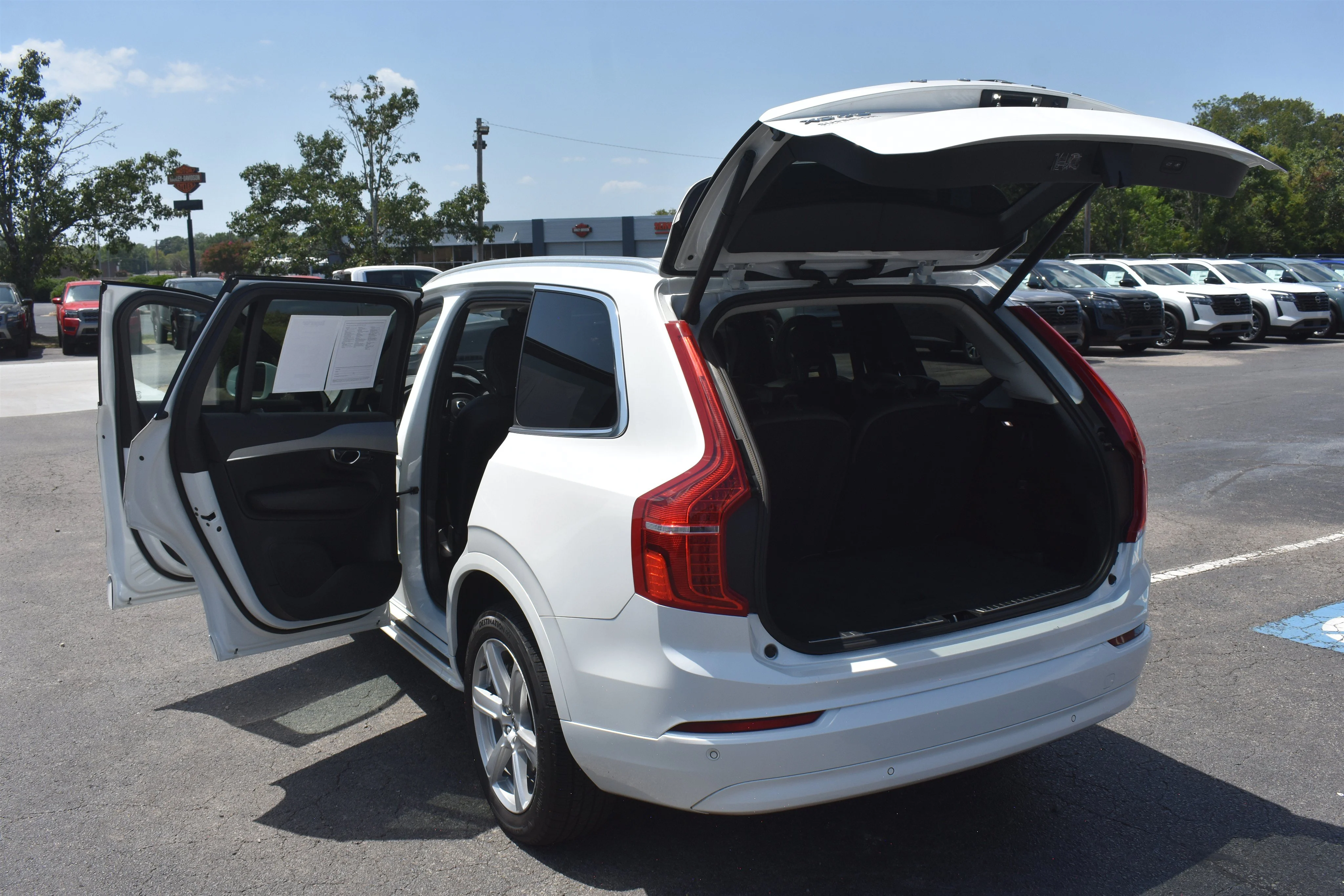 Used 2023 White Volvo Core image 18