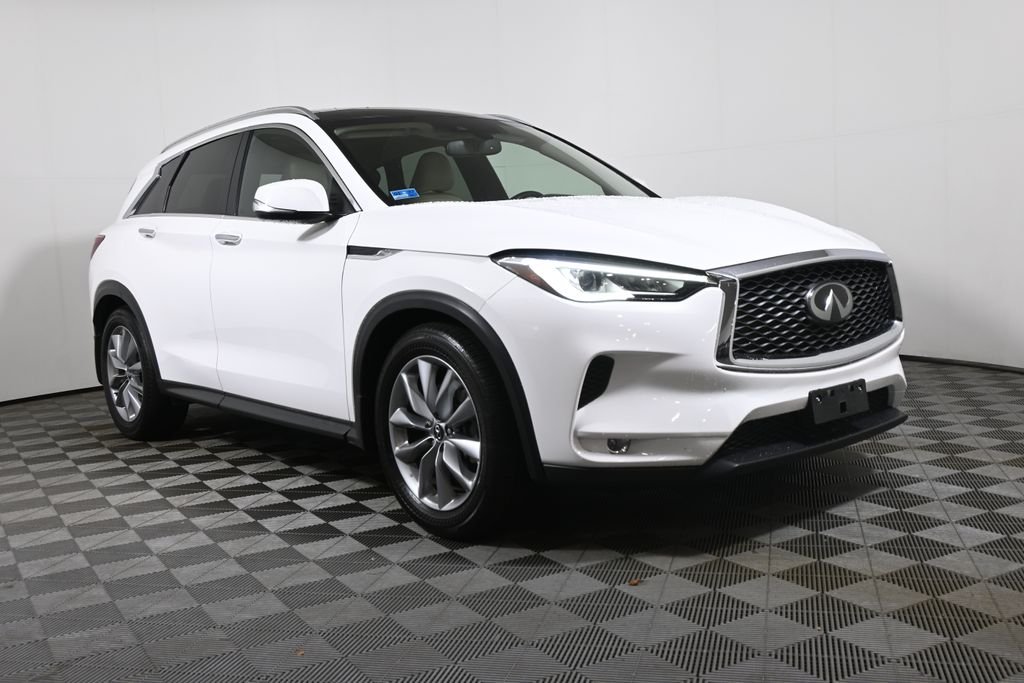 Certified Used 2021 White INFINITI LUXE image 9