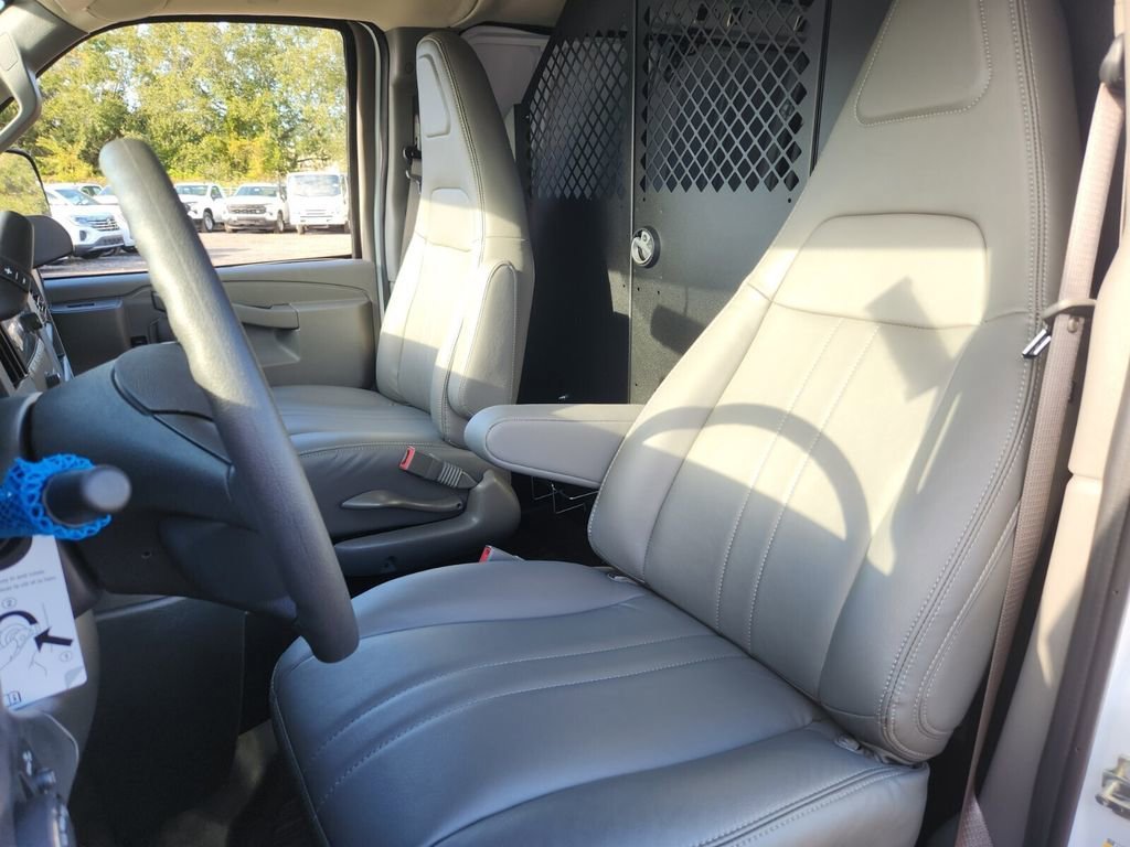 2025 Chevrolet Express Cargo Work Van - Photo 8