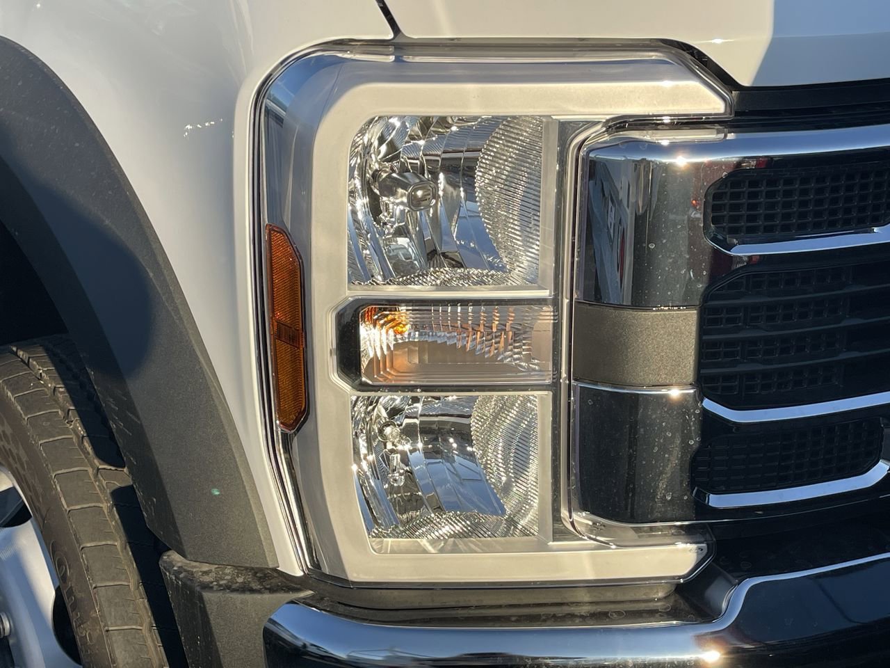 New 2026 Oxford White Ford XL image 5