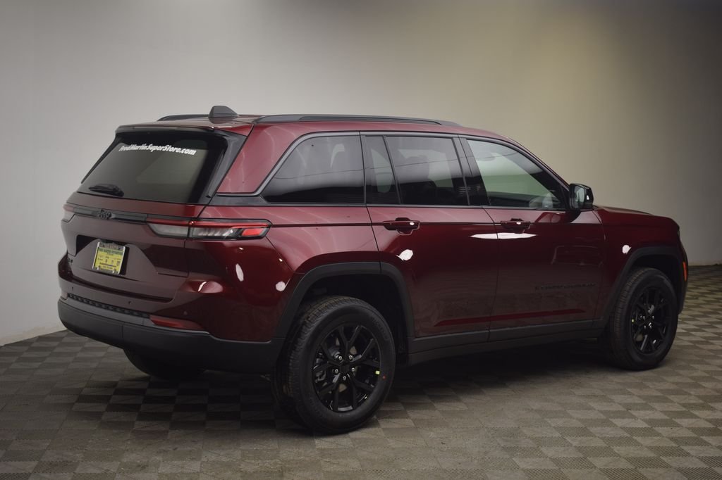 New 2026 Velvet Red Pearl-Coat Exterior Paint Jeep Laredo Altitude image 5