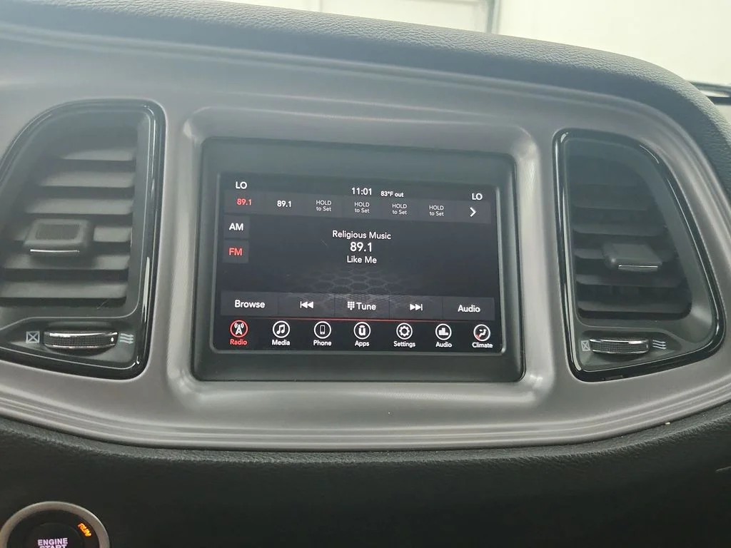 Used 2023 Black Dodge SXT image 27