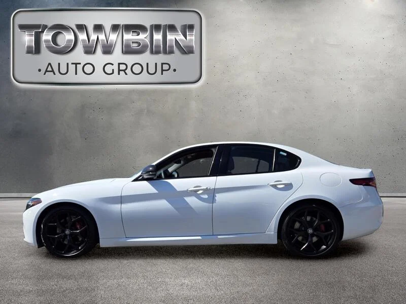Used 2020 White Alfa Romeo RWD image 7