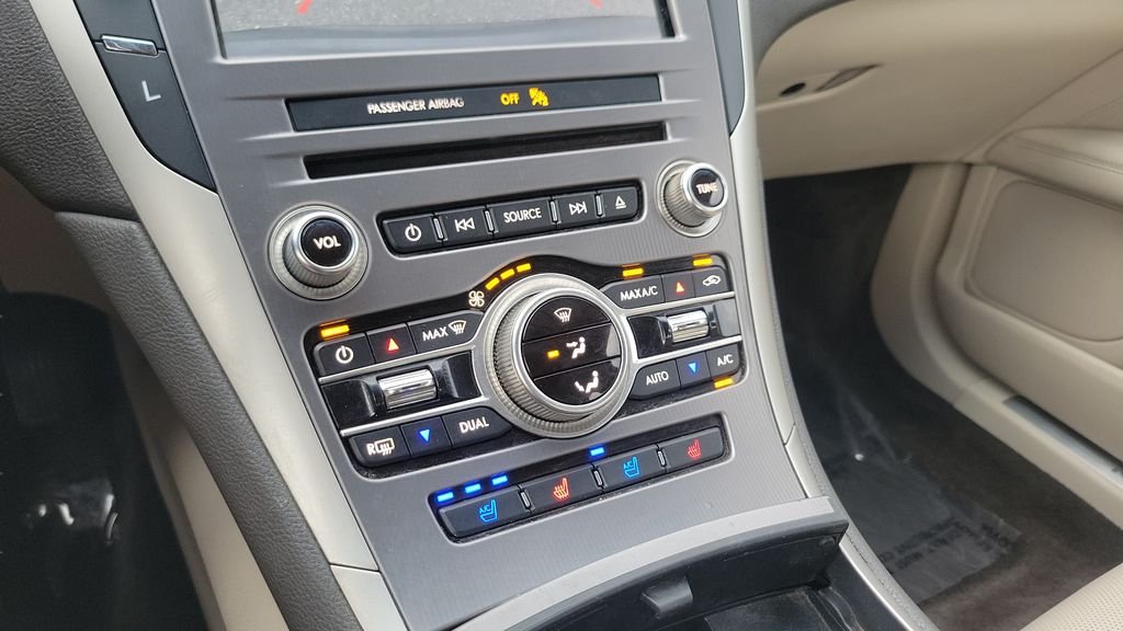 Used 2017 Gray Lincoln Reserve image 18