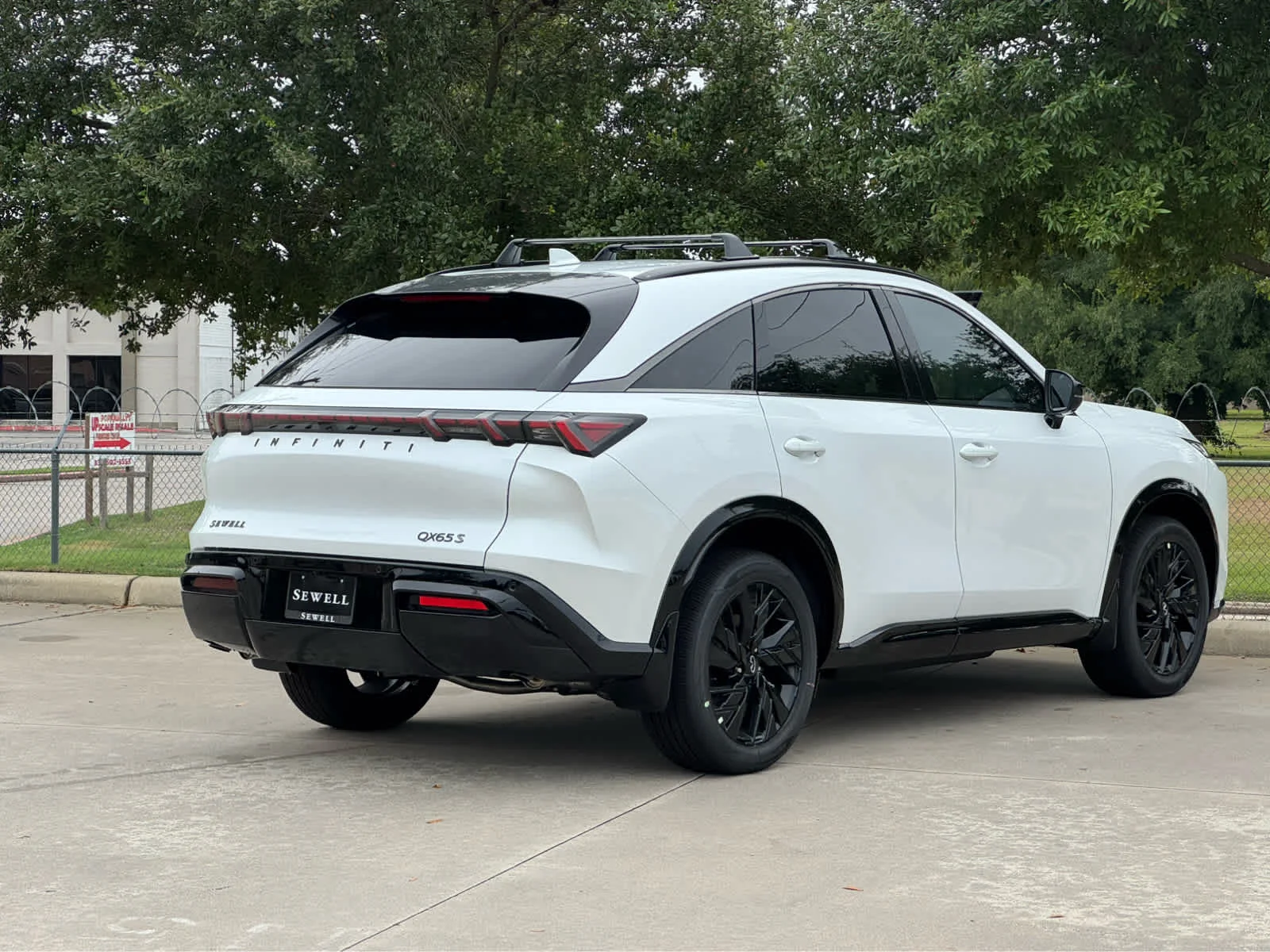 New 2027 RADIANT WHITE INFINITI Sport AWD image 3