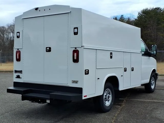 New 2025 Summit White GMC 1WT image 25