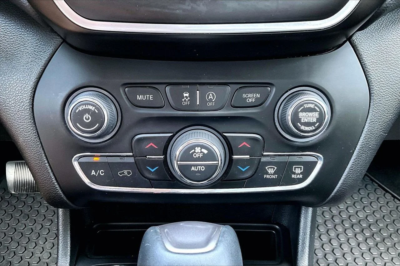 Certified Used 2019 Black Jeep Latitude Plus image 17