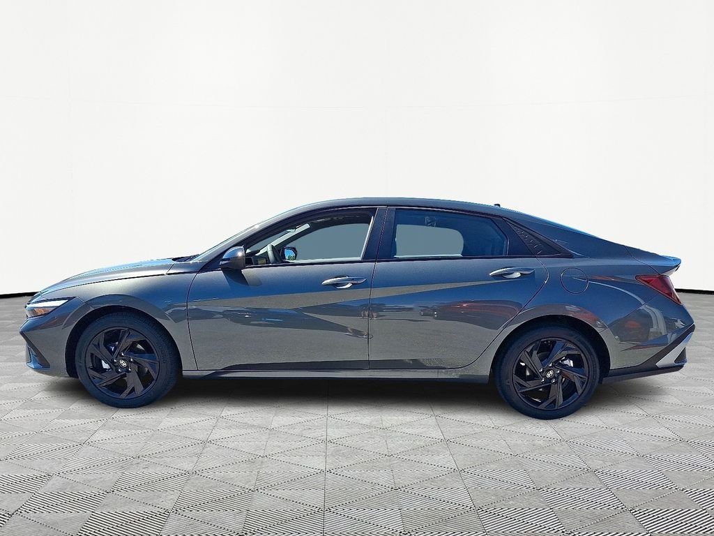 Used 2026 Gray Hyundai SEL Sport image 4
