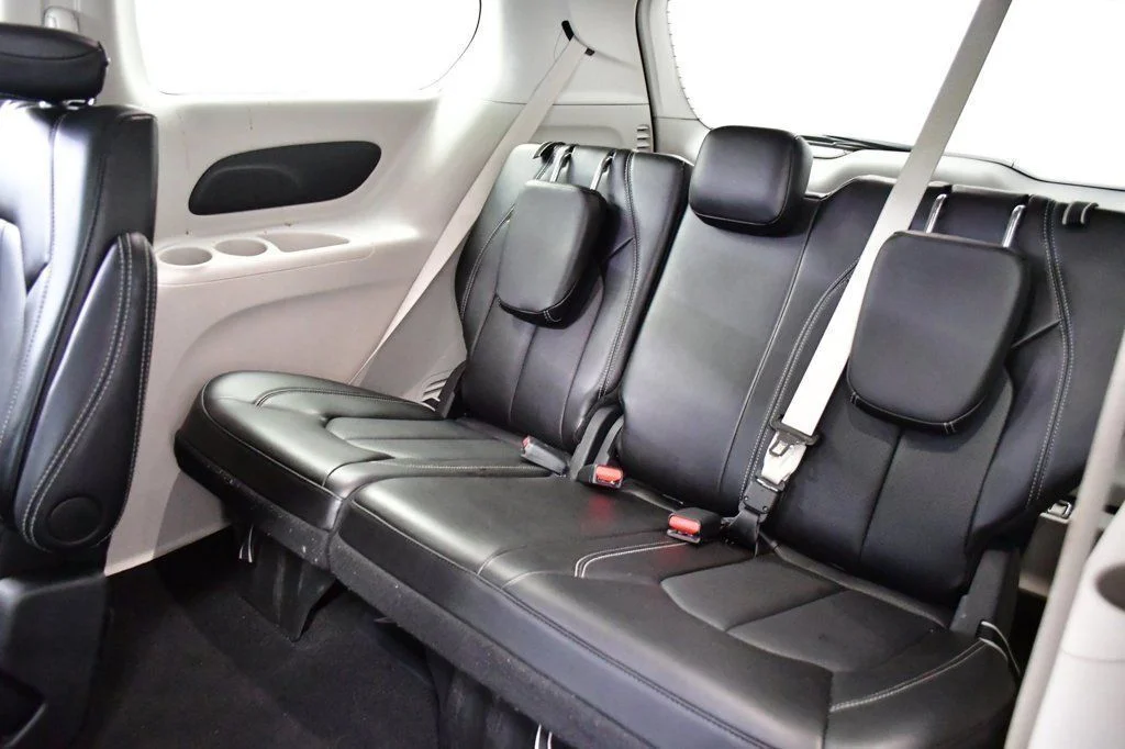 Used 2024 Black Chrysler Touring L image 9