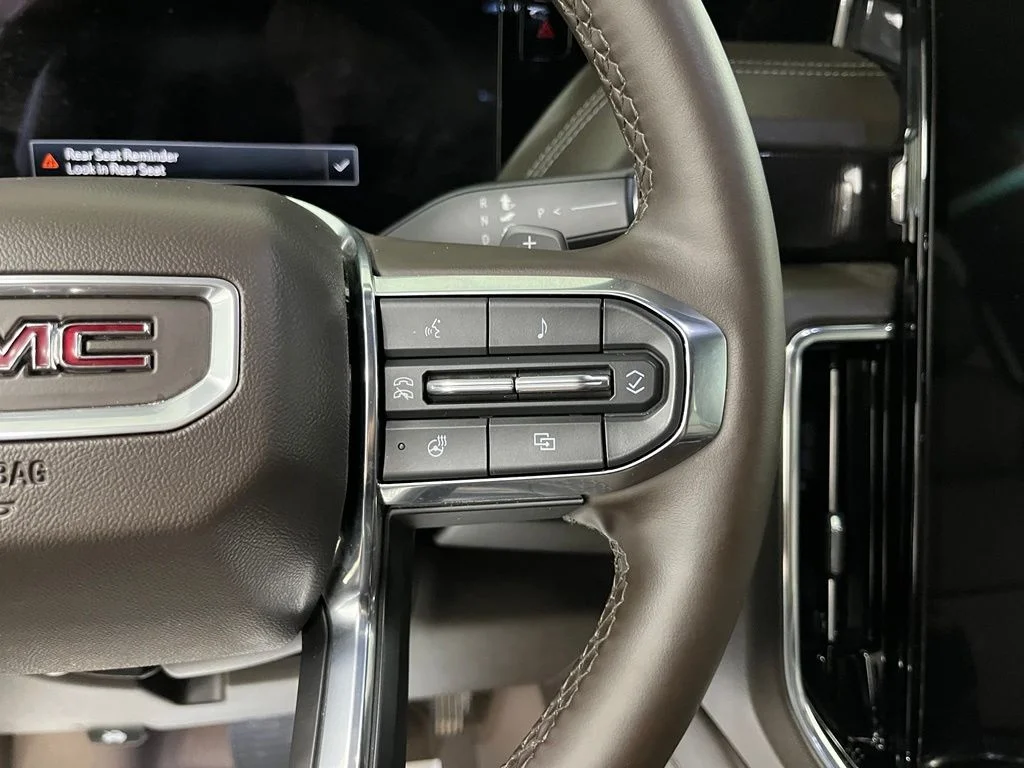 Used 2025 White GMC Elevation image 31