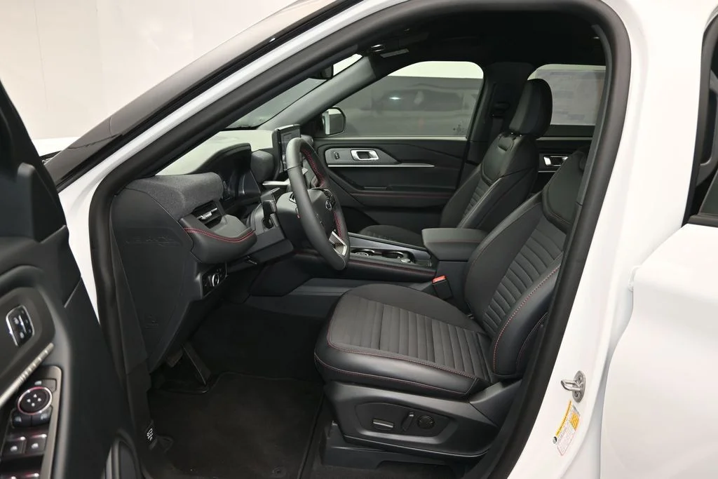 New 2026 Star White Metallic Tri-Coat Ford ST-Line image 13