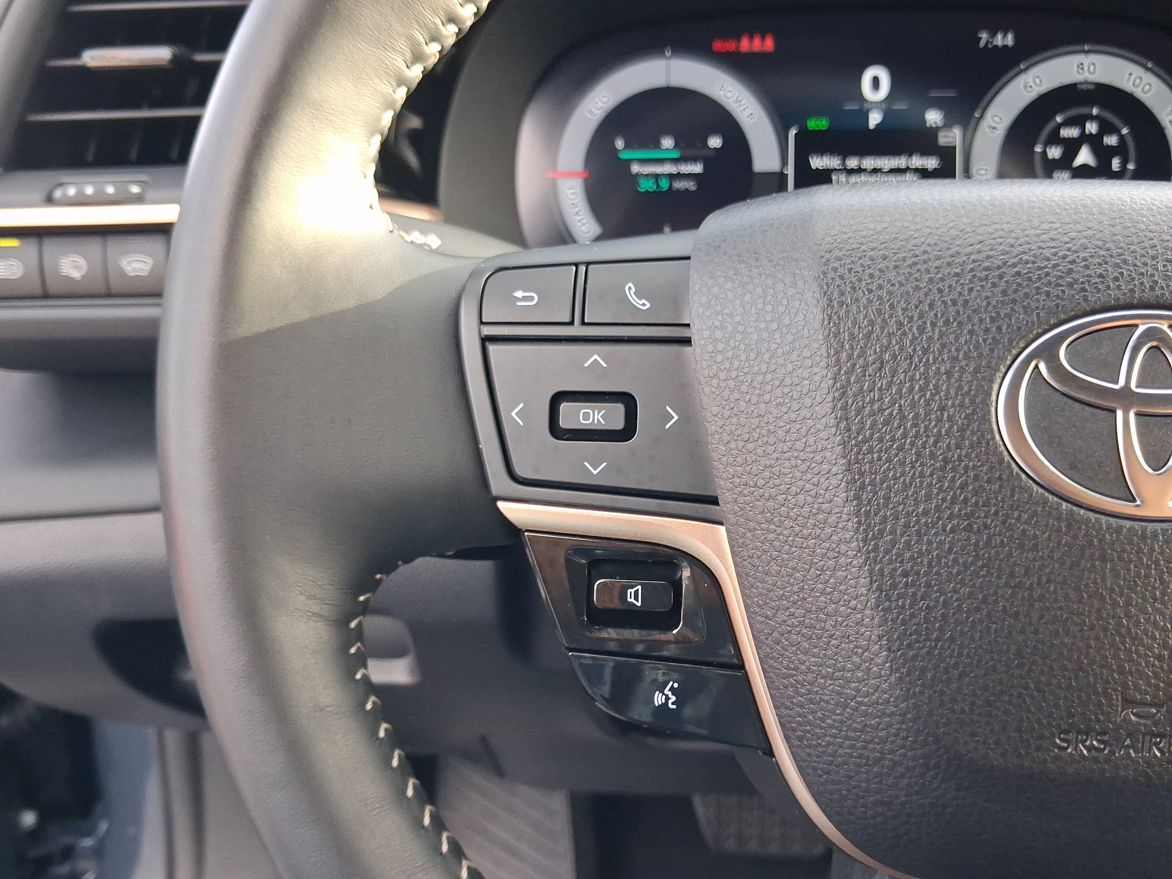 Used 2025 White Toyota XLE image 19