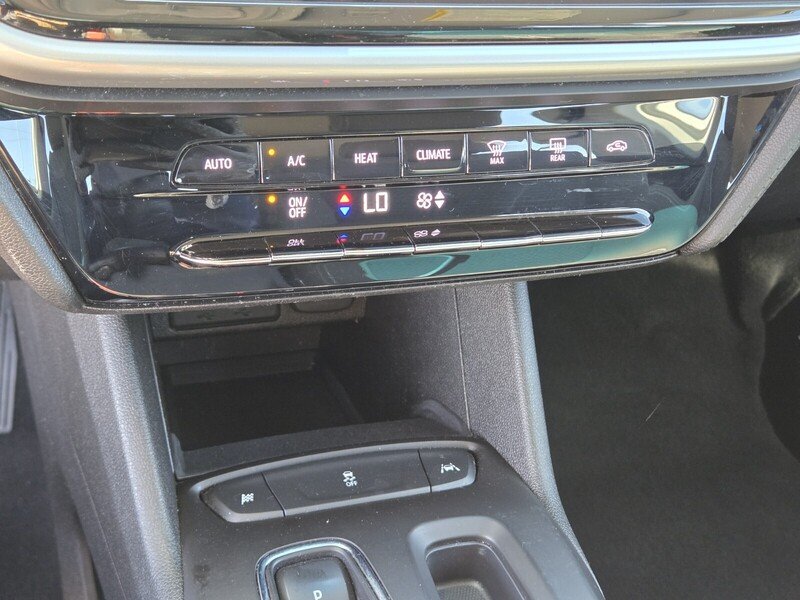Used 2023 Summit White CHEVROLET 5DR WGN 1LT image 21