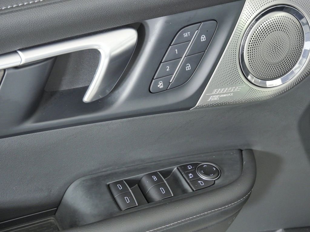 Used 2025 White Buick Avenir image 37