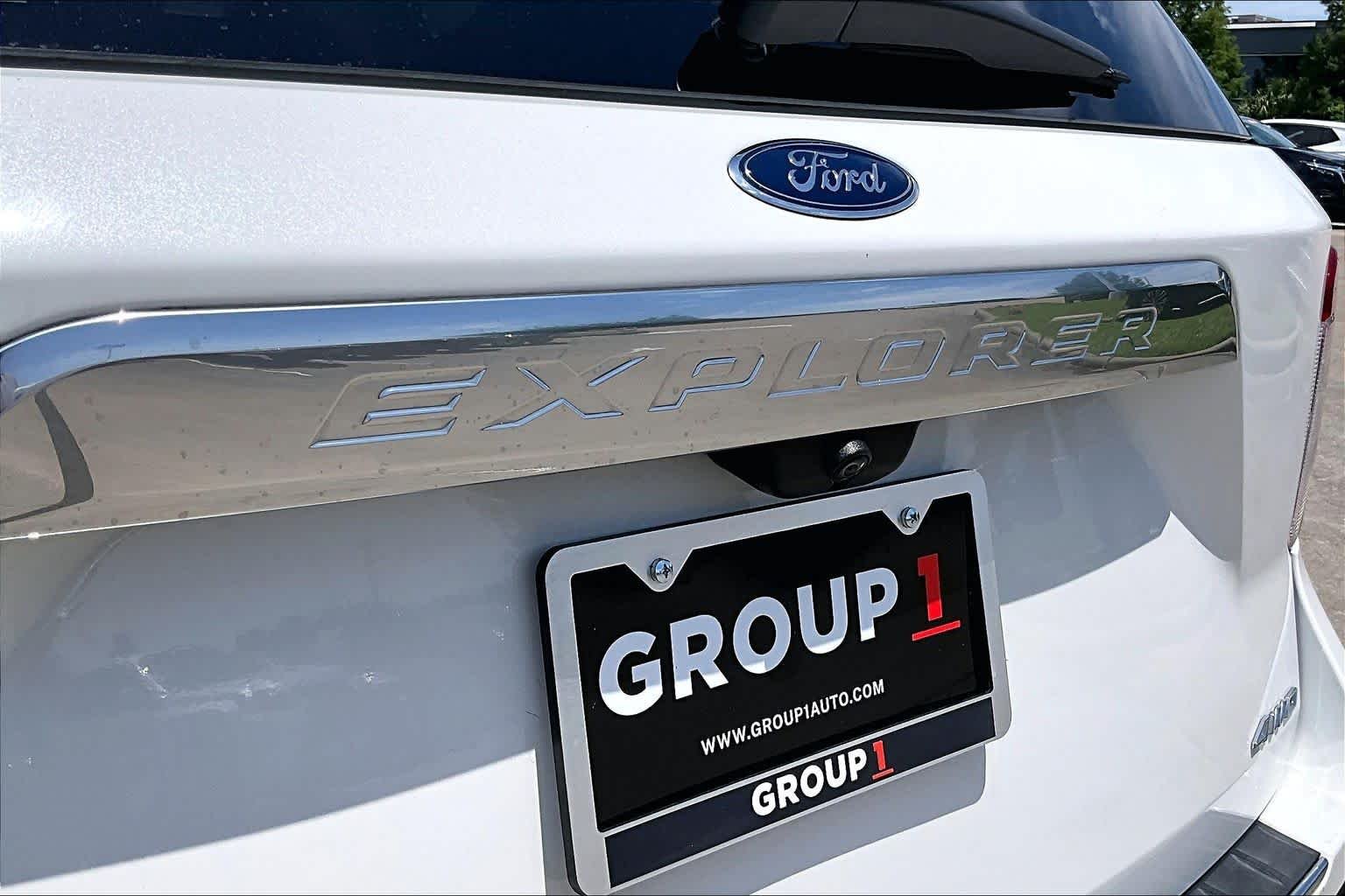 Used 2023 Star White Metallic Tri-Coat Ford Platinum image 29