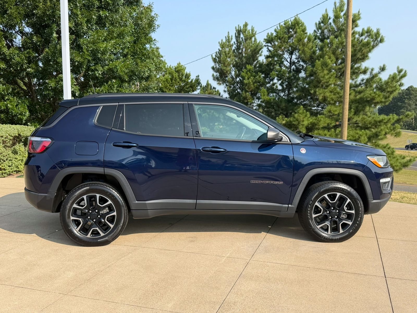 Used 2019 Jazz Blue Pearlcoat Jeep Trailhawk image 7