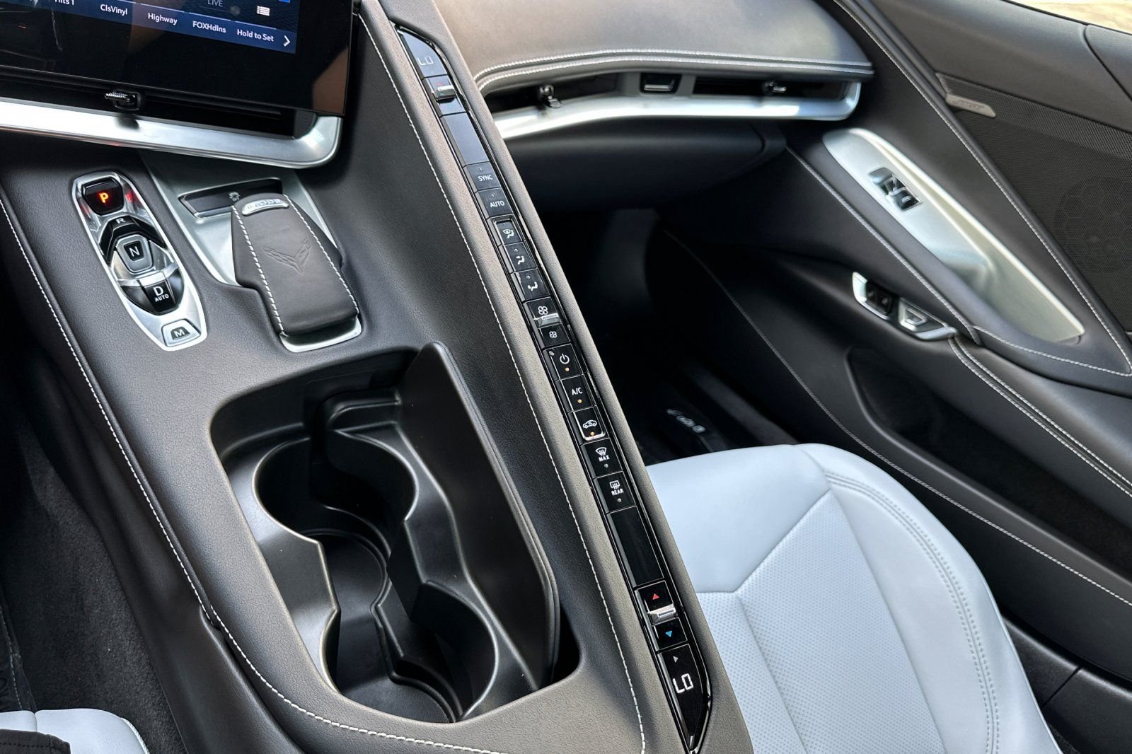 Used 2025 White Chevrolet Stingray image 16