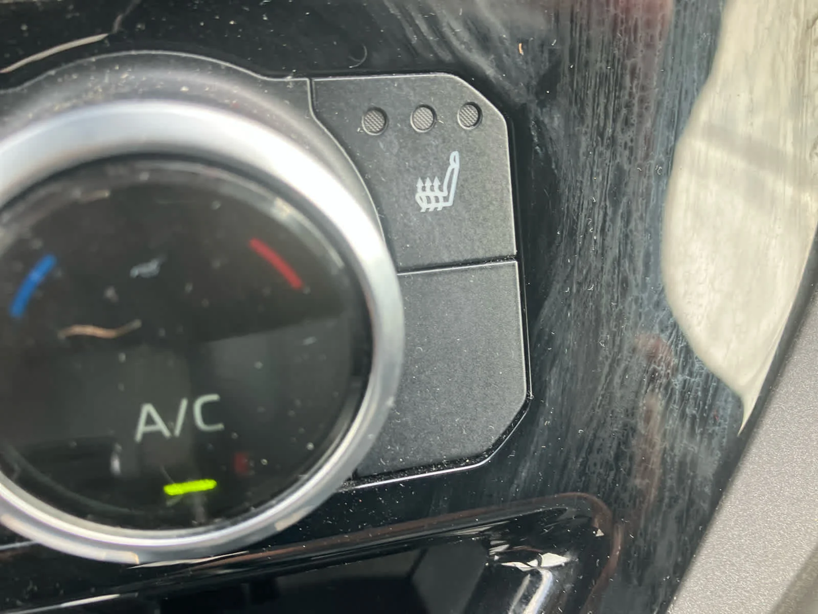 Used 2020 Blizzard Pearl Toyota XLE image 28