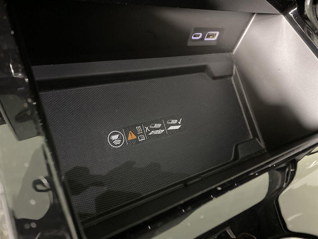 Used 2025 Onyx Black GMC AT4 image 25