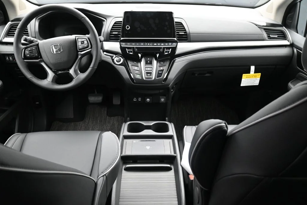 New 2027 Platinum White Pearl Honda Touring image 26