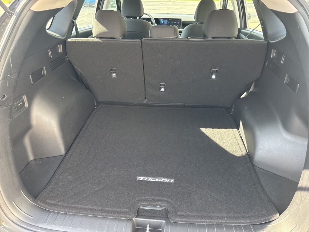 Certified Used 2025 Green Hyundai SE image 11