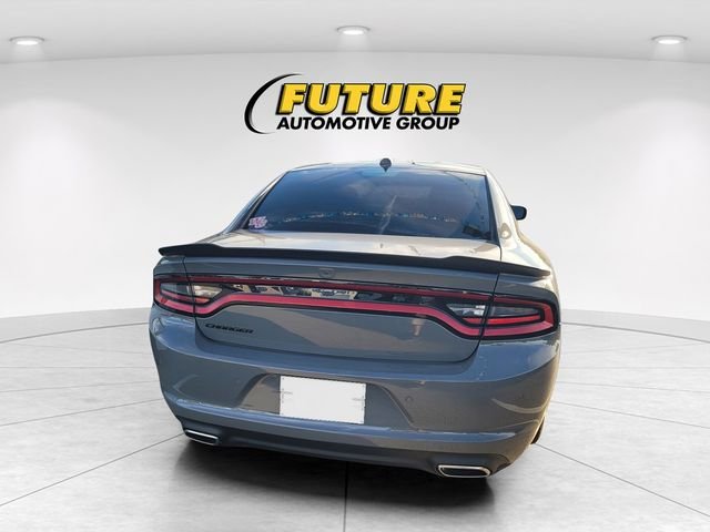 Used 2023 Gray Dodge SXT image 4