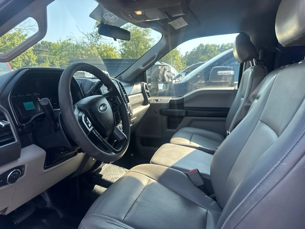 Used 2017 White Ford XL image 3
