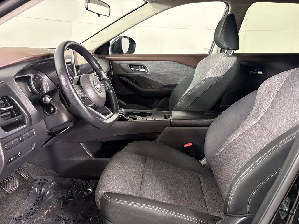 Used 2023 Black Nissan SV image 21