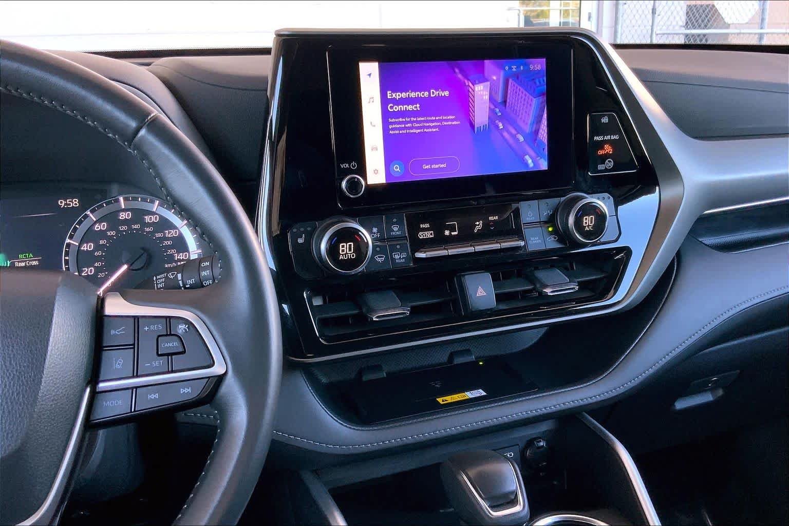 2024 Toyota Highlander LE - Photo 12