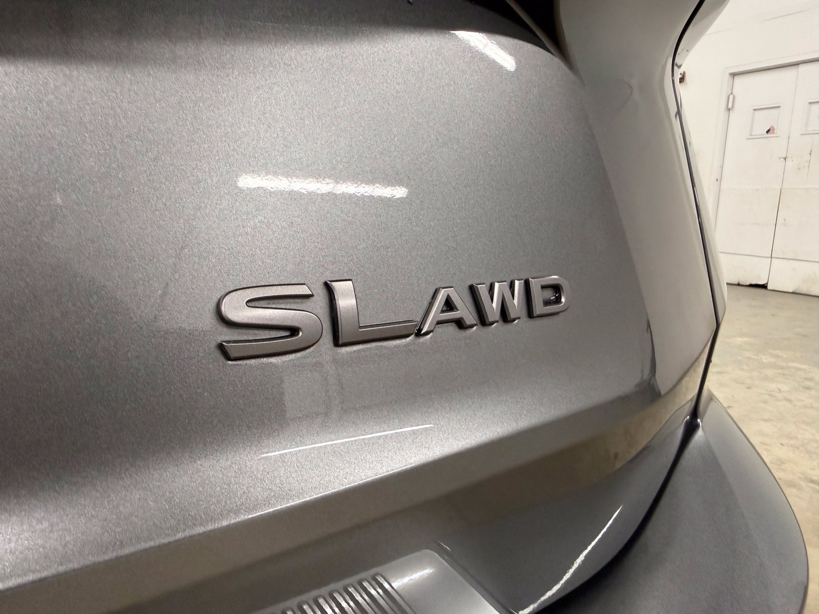 Used 2025 Gray Nissan SL image 9