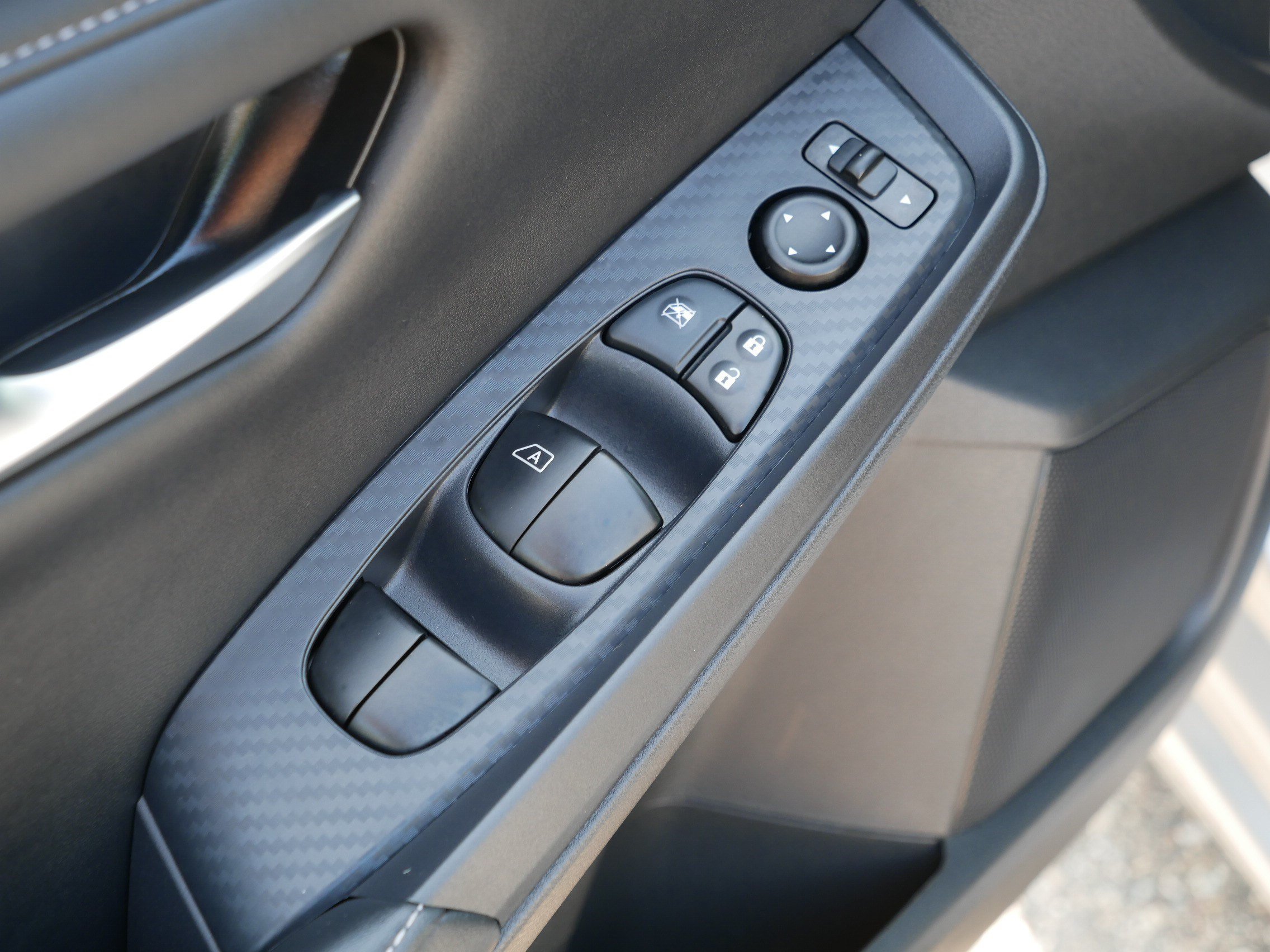 Used 2023 Brilliant Silver Metallic Nissan SV image 19