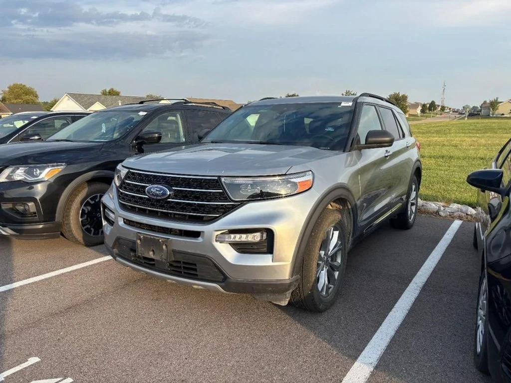 Used 2020 Iconic Silver Metallic Ford XLT image 1