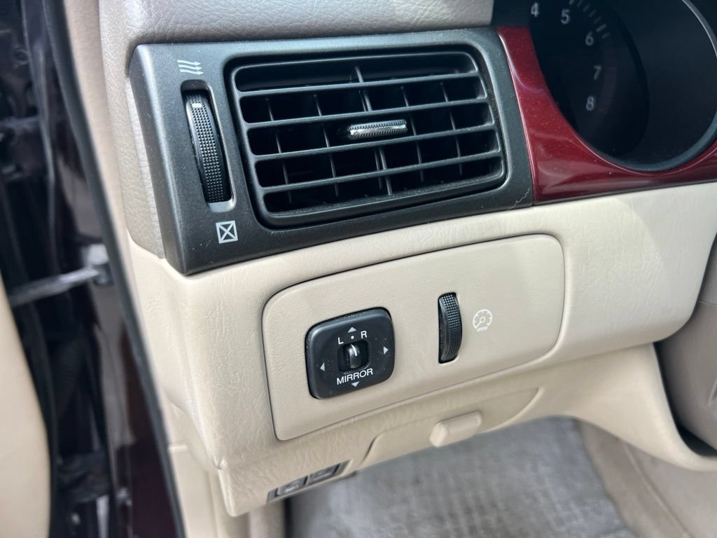 Used 2002  Lexus 300 image 23