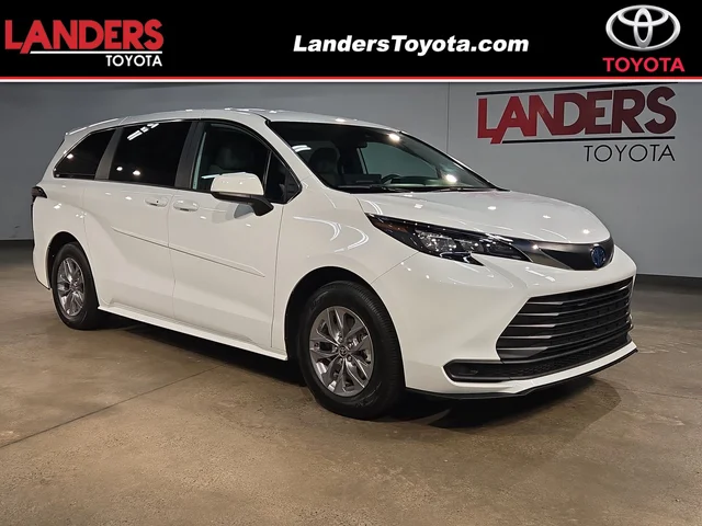 2025 Toyota Sienna LE