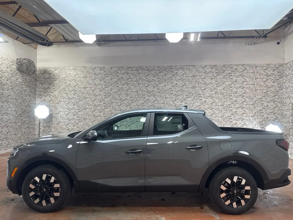 New 2027 Hampton Gray Hyundai SE image 4