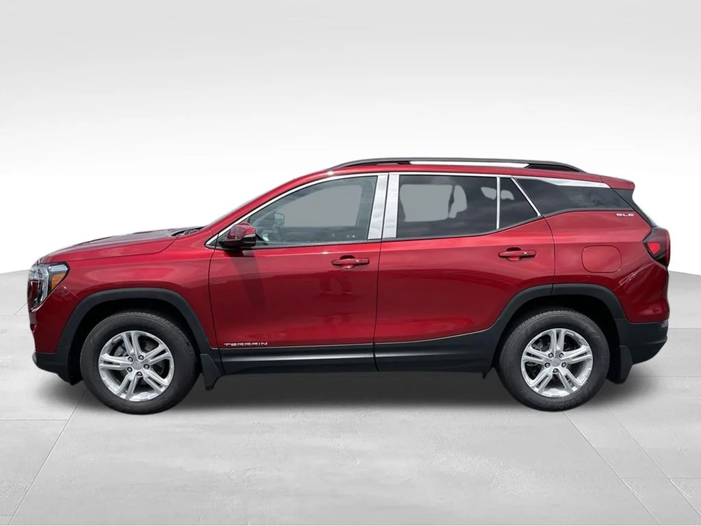 Used 2022 Cayenne Red Tintcoat GMC SLE image 35